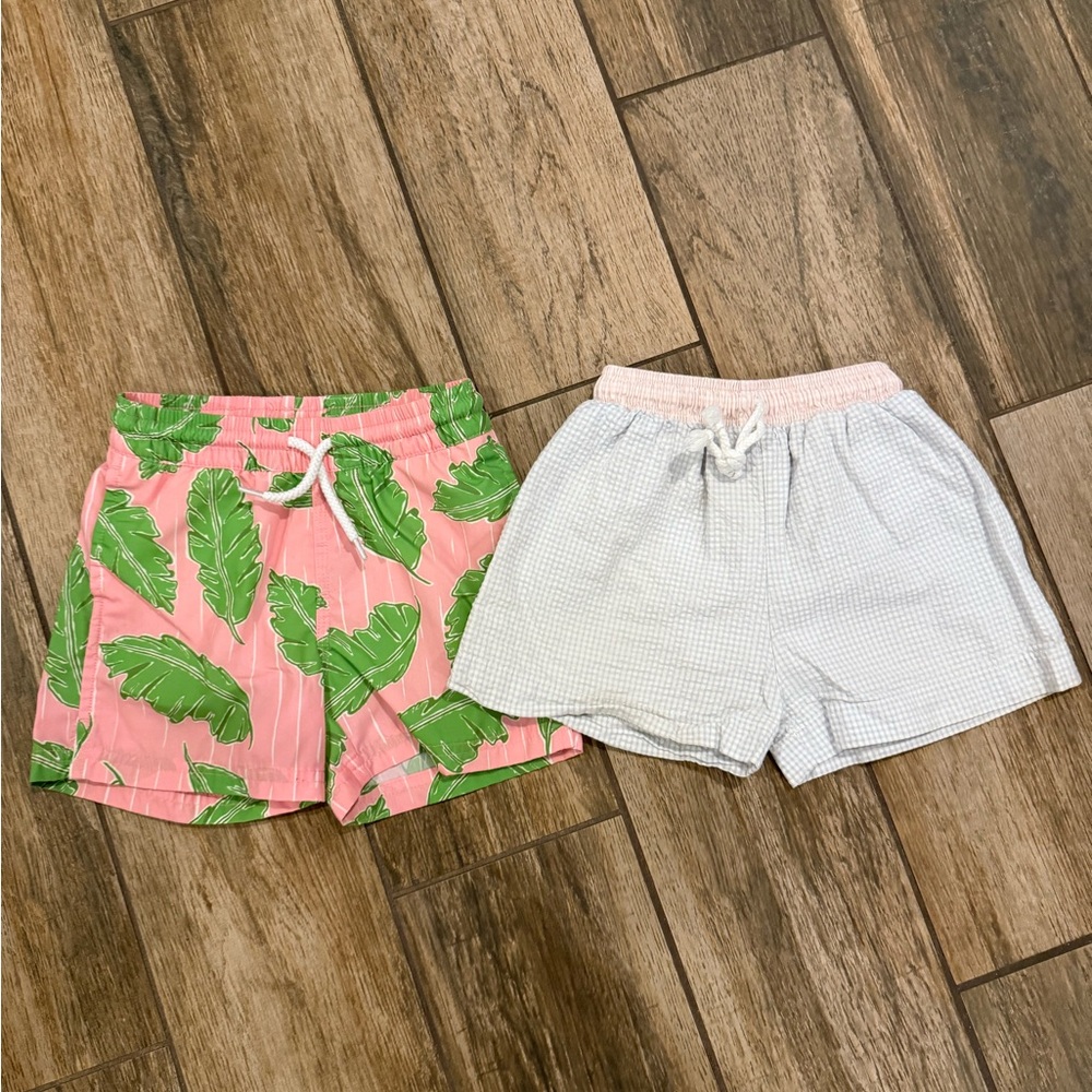Leaf Print and Checkered Shorts Set